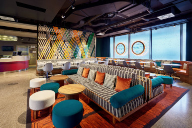 Aloft München: Lobby