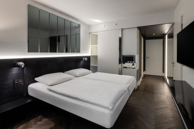 Hotel AMANO Grand Central: Zimmer