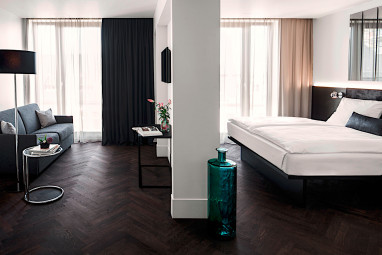 Hotel AMANO Grand Central: Zimmer