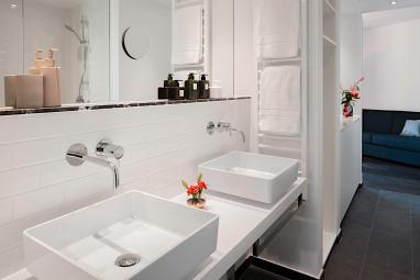 Hotel AMANO Grand Central: Zimmer