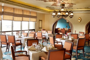 Radisson Blu Hotel Dubai Deira Creek: Restaurant