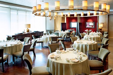 Radisson Blu Hotel Dubai Deira Creek: Restaurant