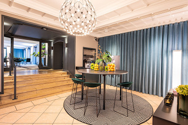 The Midtown Hotel: Lobby