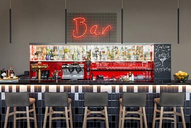 Vienna House Easy by Wyndham Pilsen by Revo: Bar/Lounge