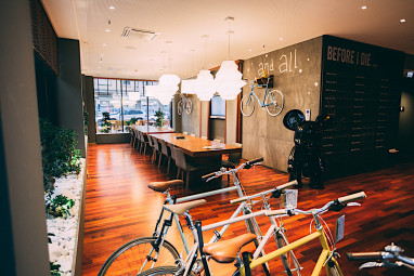 Me and All Hotel Düsseldorf: Bar/Lounge