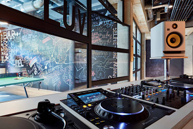 Me and All Hotel Kiel: Bar/Lounge