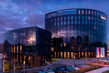 Airport Plaza Hotel: Außenansicht