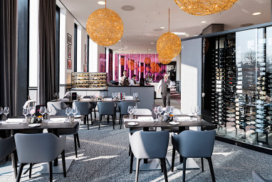 Airport Plaza Hotel: Restaurant