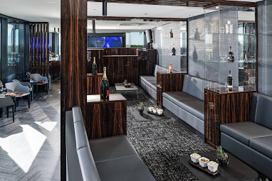 Airport Plaza Hotel: Bar/Lounge