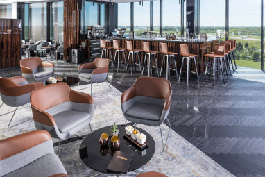 Airport Plaza Hotel: Bar/Lounge