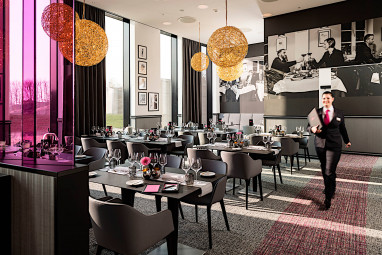 Airport Plaza Hotel: Restaurant