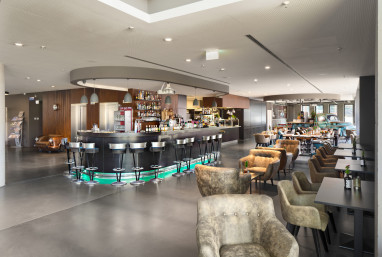 V8 HOTEL Motorworld Region Stuttgart, BW Premier Collection by Best Western: Bar/Lounge