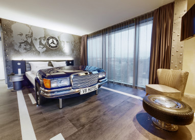 V8 HOTEL Motorworld Region Stuttgart, BW Premier Collection by Best Western: Zimmer