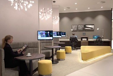 Courtyard by Marriott Wolfsburg: Lobby