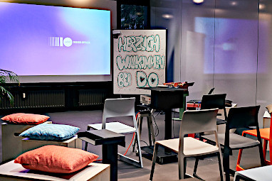 Design Offices Frankfurt Wiesenhüttenplatz: Tagungsraum