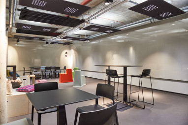 Design Offices Berlin Humboldthafen: Tagungsraum