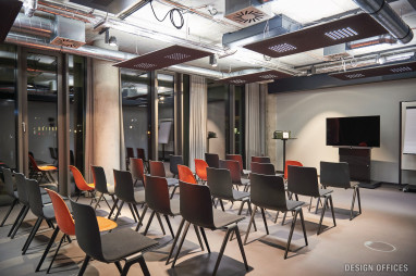 Design Offices Berlin Humboldthafen: Tagungsraum