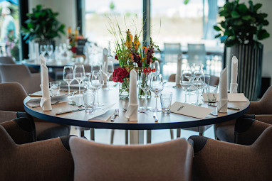 i-PARK Hotel: Restaurant