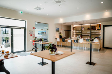 i-PARK Hotel: Restaurant