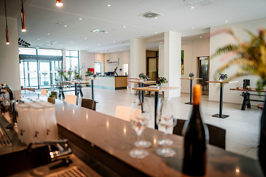 i-PARK Hotel: Restaurant