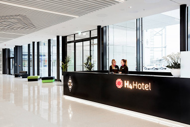 H4 Hotel Mönchengladbach Borussia-Park by Revo: Lobby