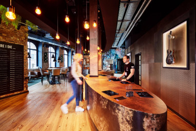 Me and All Hotel Hannover : Lobby