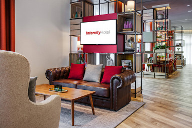IntercityHotel Hannover Hauptbahnhof Ost  by Revo: Lobby