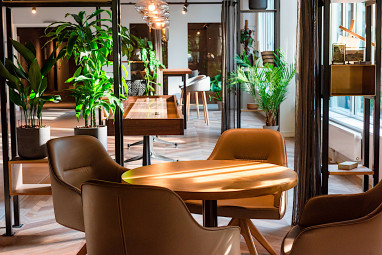 Flightgate Munich Airport Hotel, a member of Radisson Individuals by Revo: Lobby