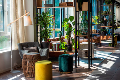 Flightgate Munich Airport Hotel, a member of Radisson Individuals by Revo: Lobby