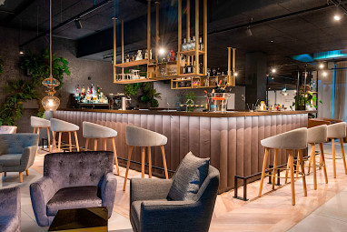 Flightgate Munich Airport Hotel, a member of Radisson Individuals by Revo: Bar/Lounge