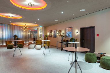 Leonardo Augsburg: Lobby