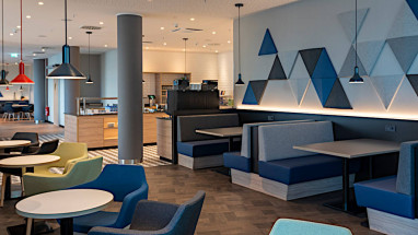 Holiday Inn Express Düsseldorf Hauptbahnhof: Bar/Lounge