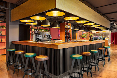 Amedia Hotel & Suites Dachau Trademark Collection by Wyndham by Revo: Bar/Lounge
