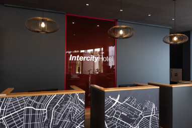 IntercityHotel Amsterdam Airport: Lobby