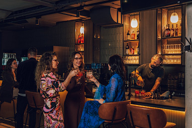 Revo München by Revo: Bar/Lounge