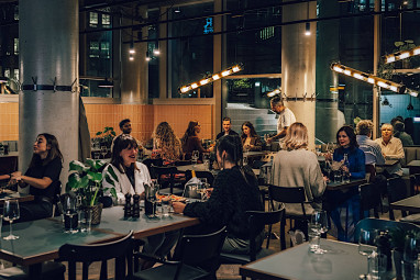 Revo München by Revo: Bar/Lounge