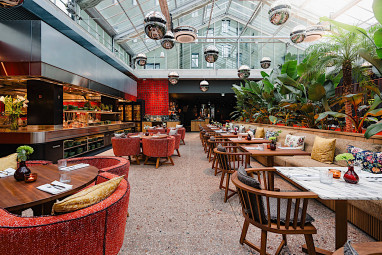 sly Berlin: Sonstiges