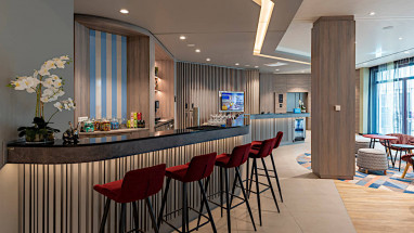 Hampton by Hilton Munich City North: Bar/Lounge